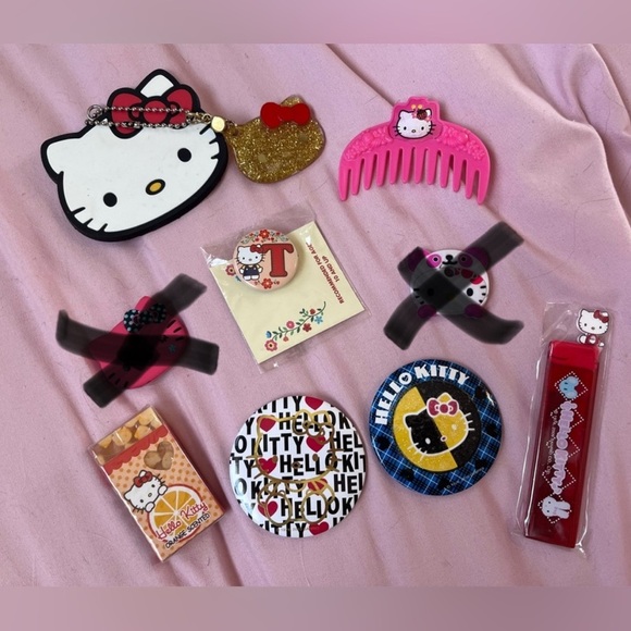 Hello Kitty Accessories - Picture 1 of 1
